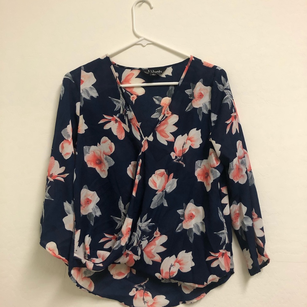 Floral blouse🌸